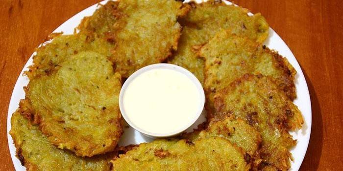 Tortitas de patata listas en un plato