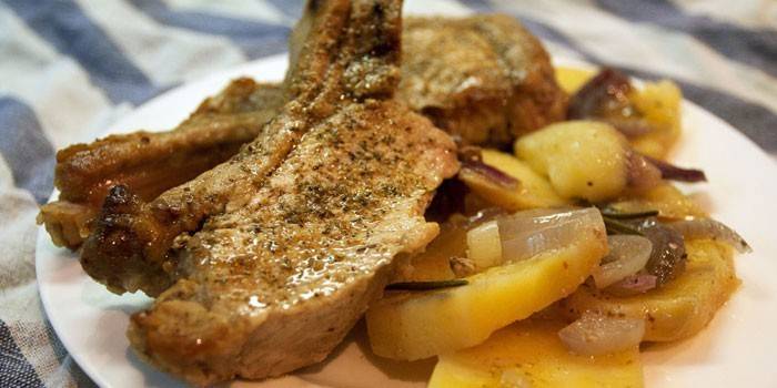 Bifes de peru com batatas