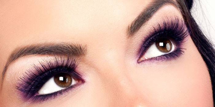 Maquillage des yeux et des sourcils