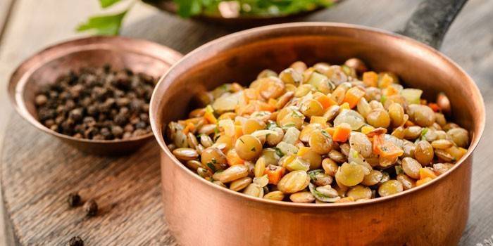 Gachas de lentejas amarillas con verduras