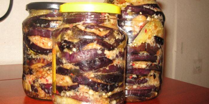 Vòng tròn màu xanh trong nước sốt cay