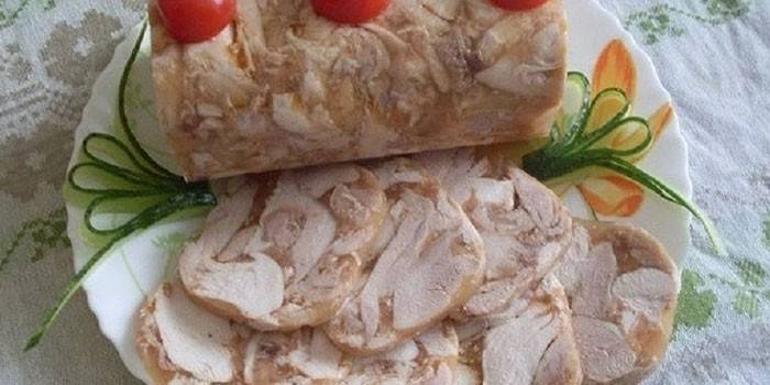 Κοτόπουλο ρολό μαγειρεμένο σε ένα μπουκάλι