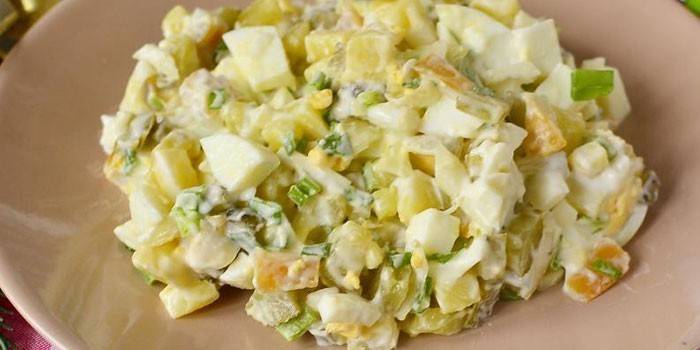 Insalata di uova di calamaro pronto