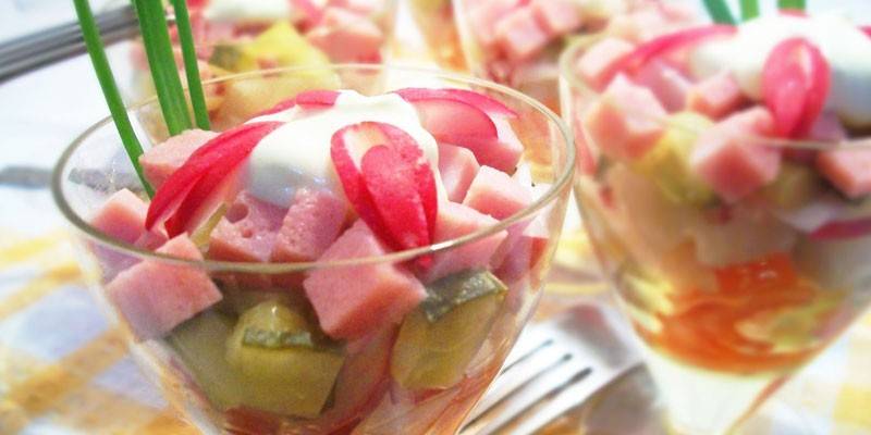 Коктел салата од шунке и сира