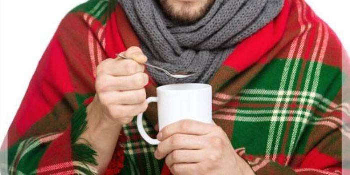 Karštas gėrimas puodelyje