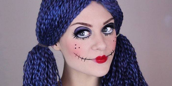 Poupée de maquillage