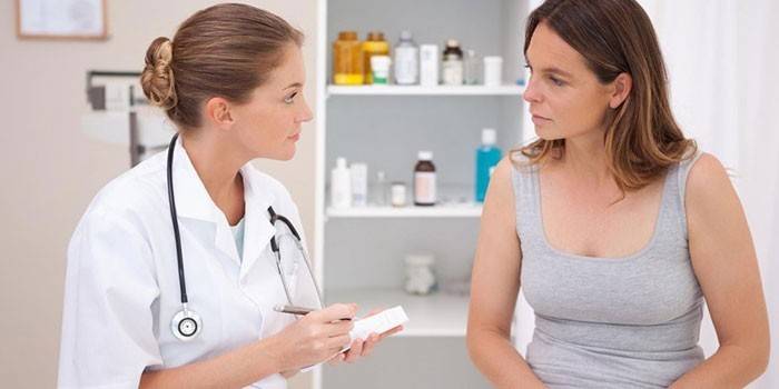 Femme chez le médecin