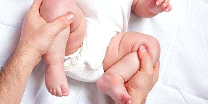 Gymnastique pour luxation de la hanche chez l'enfant