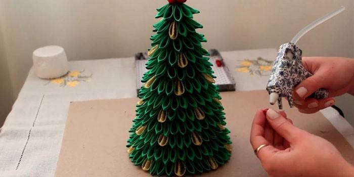 شجرة عيد الميلاد الساتان DIY