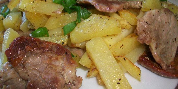 Pommes de terre frites au porc