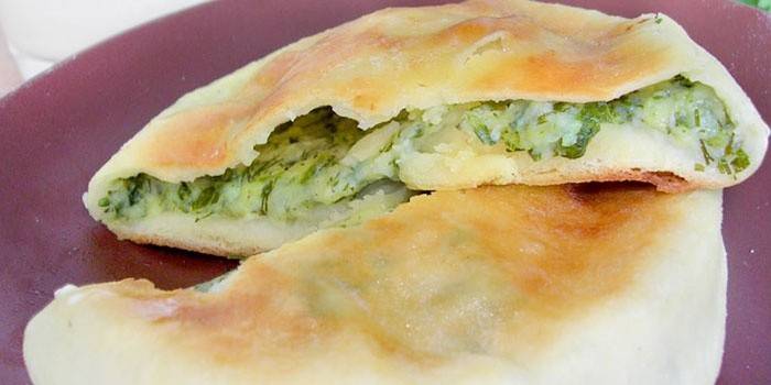 Khachapuri relleno de verduras y queso