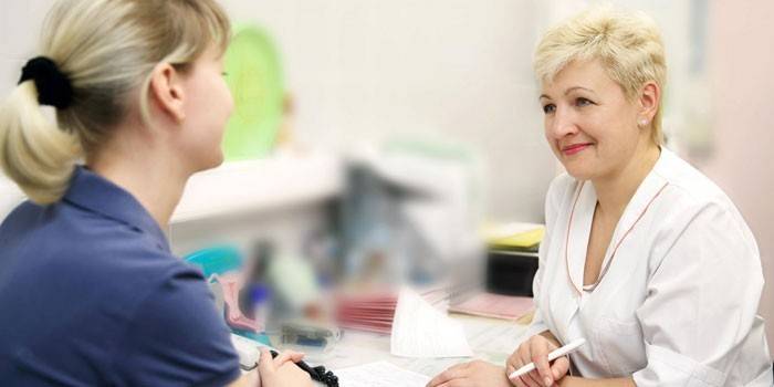 Femme chez le médecin
