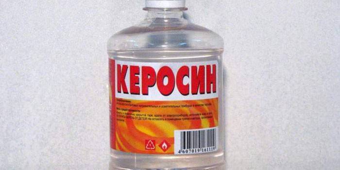 Керозин у пластичној боци