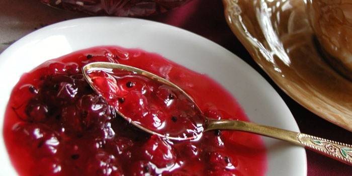 Confiture de groseilles cinq minutes dans une assiette