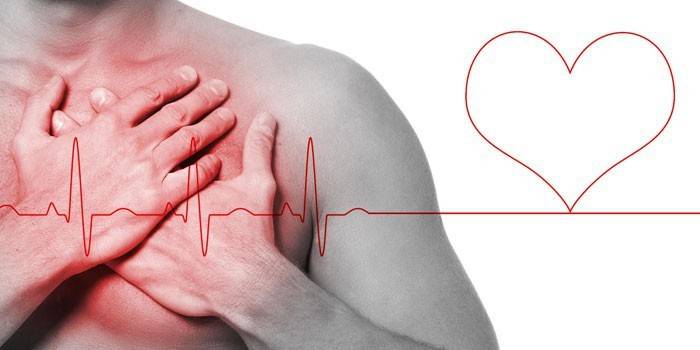 Một người đàn ông khoanh tay trước ngực và biểu đồ nhịp tim