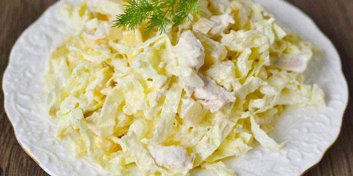 Apéritif de poulet à l'ananas et au chou de Pékin