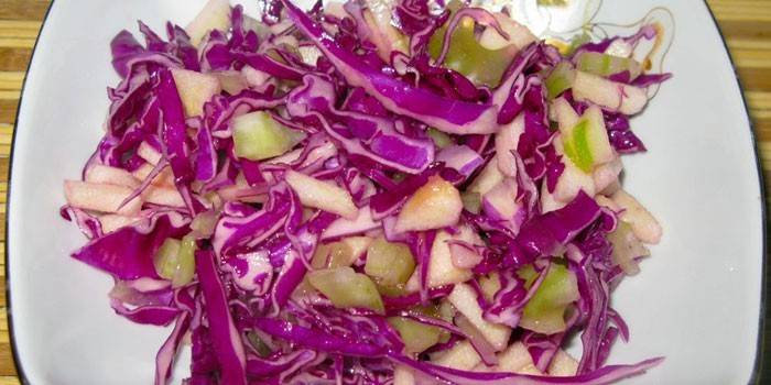 Insalata di cavolo con mela