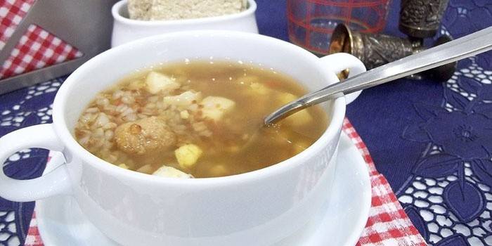 Súp kiều mạch với thịt viên trong đĩa