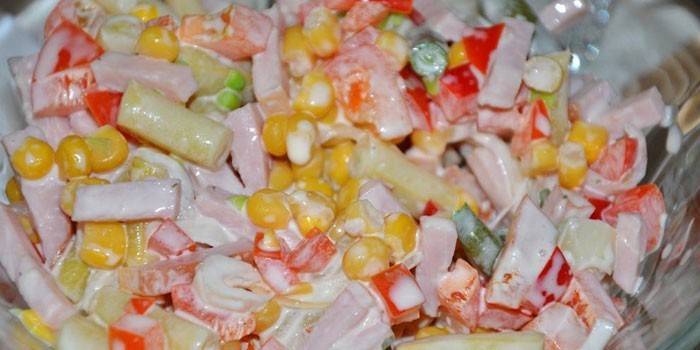 Мајонезна салата са поврћем и шунком