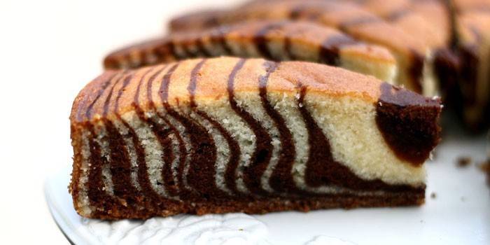 „Cupcake Zebra“ iš kefyro tešlos