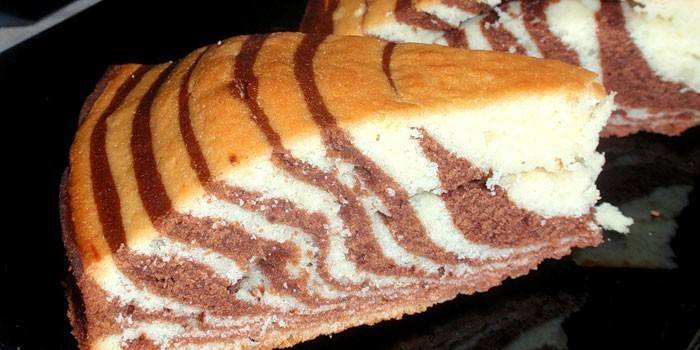 Divkrāsu Zebra cupcake šķēle