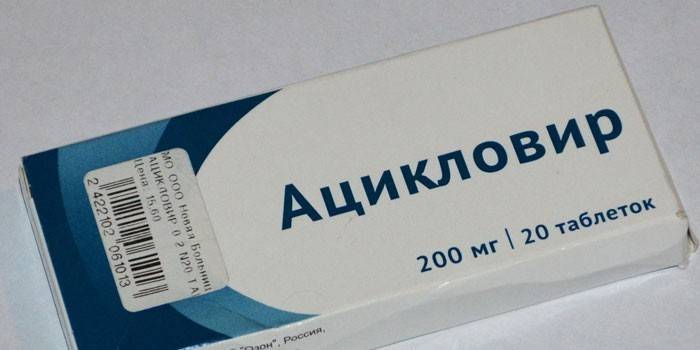 Asiklovir tabletleri pakette