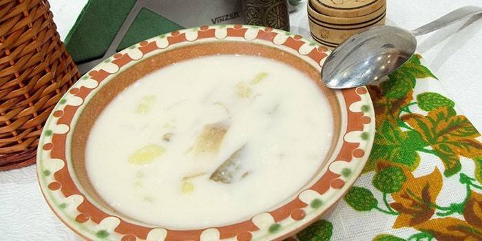 Cheese soup in a plate