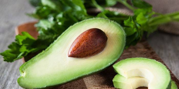 Eine halbe Avocado