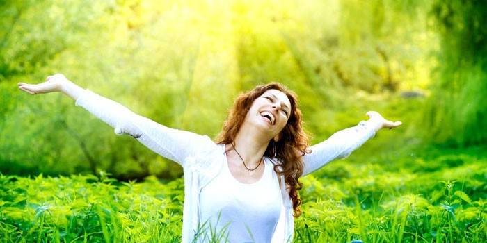 Ragazza in natura