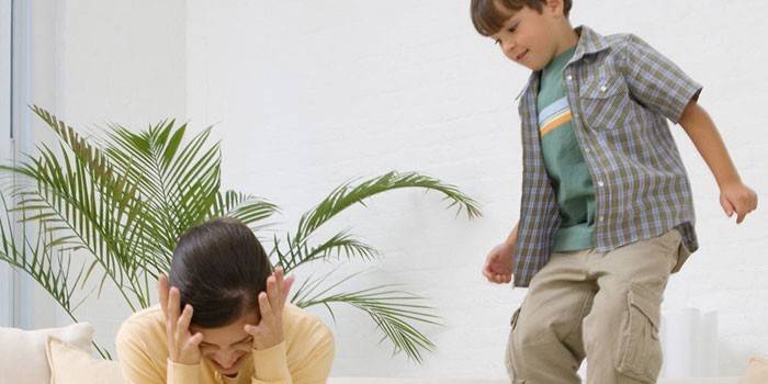 Người phụ nữ và chàng trai