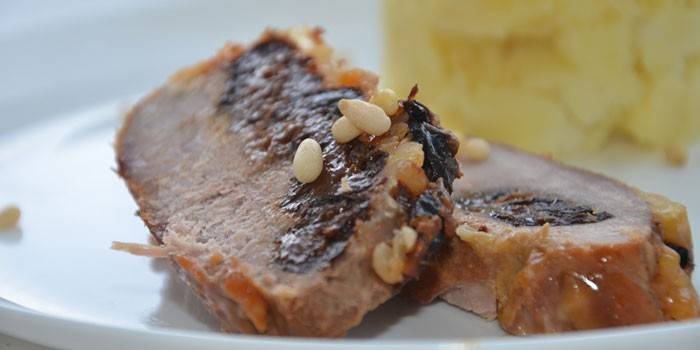 Carne de porco com ameixas