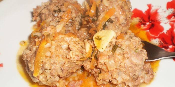 Zrazy trong nước sốt rau