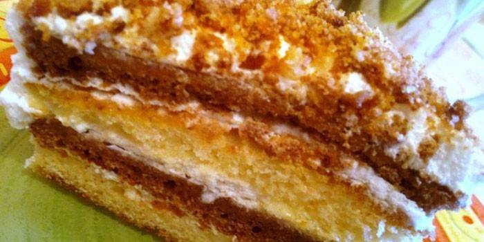 Um pedaço de creme de leite caseiro