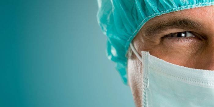 Médecin de sexe masculin