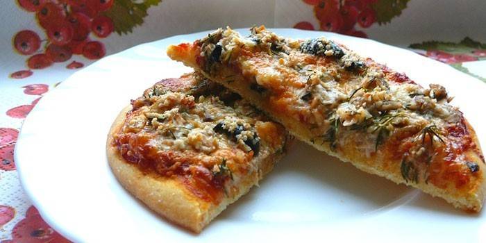 Bir tabakta mini pizza