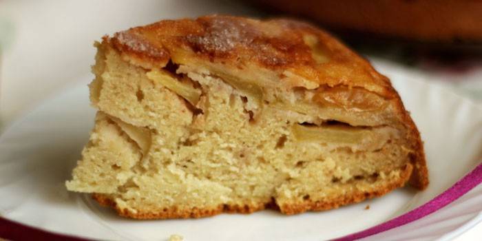 Egy darab charlotte almával kefir tésztából