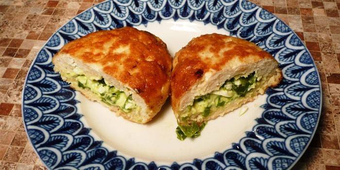 Zaraza de frango picado recheado com ovos e verduras