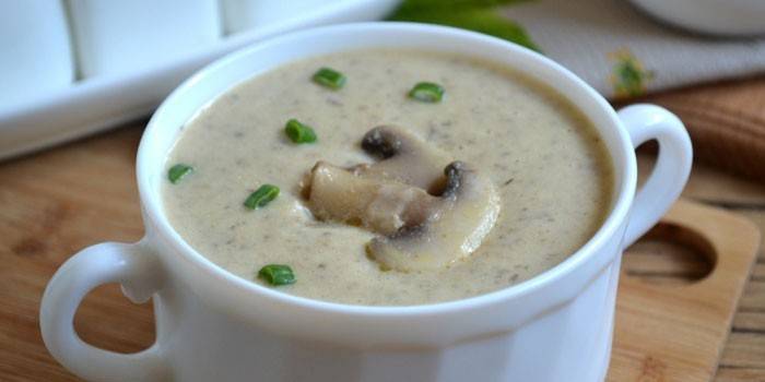 Kartoffelcremesuppe mit Champignons