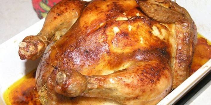 Poulet préparé dans un plat allant au four