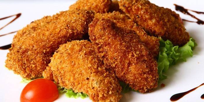 Frittiertes Hähnchenfilet paniert