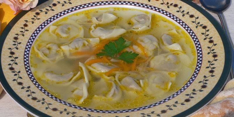 Sopa amb boletes i formatge