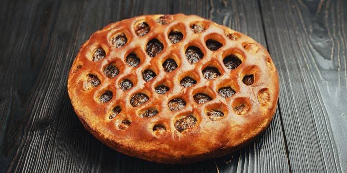 Mit Marmelade gefüllte Hefekuchen