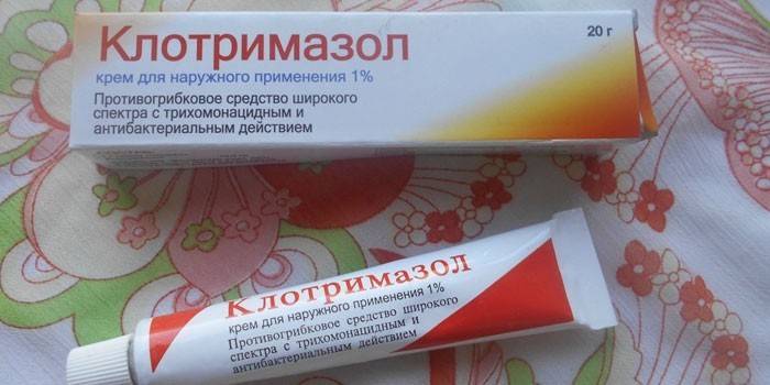 Clotrimazole pomada no pacote