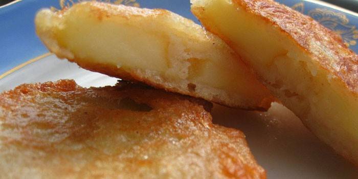 Kızarmış elmalı börek