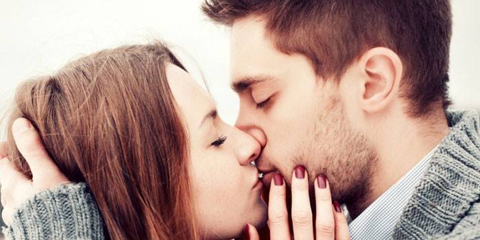 Mec et fille baiser