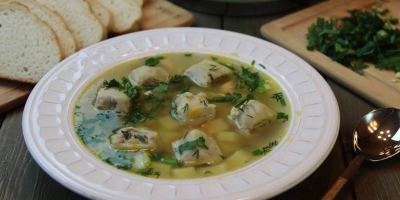 Sopa amb boletes de peix