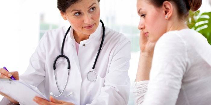 Medicul sfătuiește pacientul
