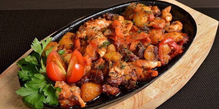 Frigideira com carne e legumes