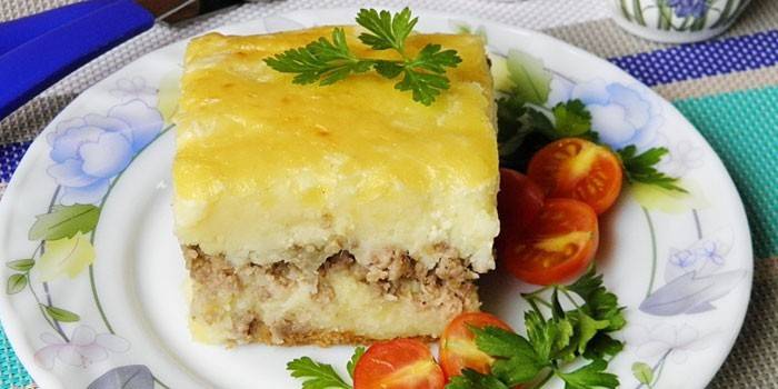 Kartupeļu biezeni un maltas gaļas kastrolis