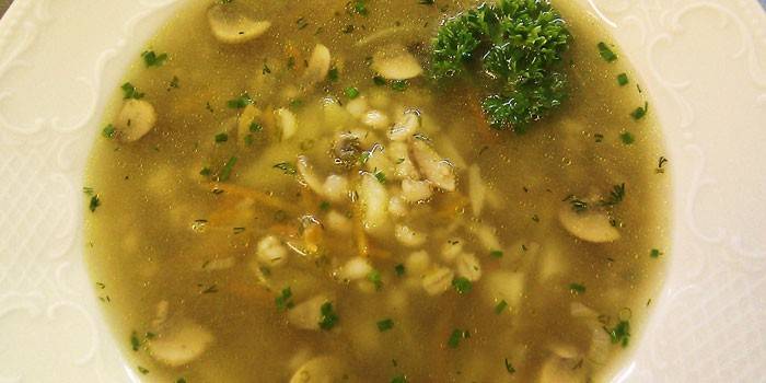 Bouillon de poulet et soupe d'orge